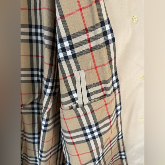 Vintage Burberrys. London Trench Coat - Picture 5 of 10